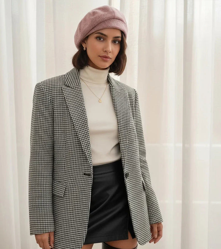 Léa | The Timeless Elegance of The Parisian Beret