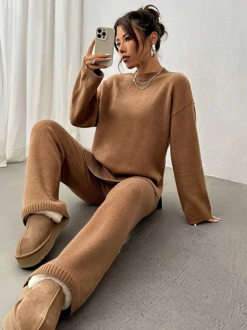 Women’s Knit Lounge Set – Soft Beige Two-Piece Sweater and Pants for Cozy Comfort