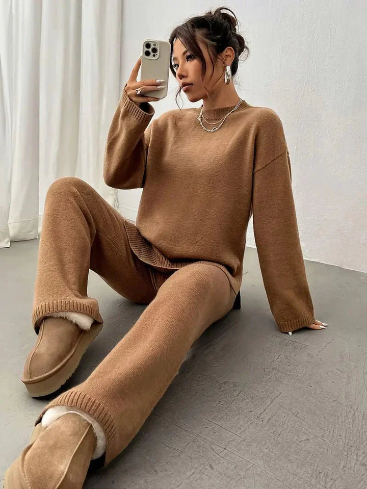 Women’s Knit Lounge Set – Soft Beige Two-Piece Sweater and Pants for Cozy Comfort